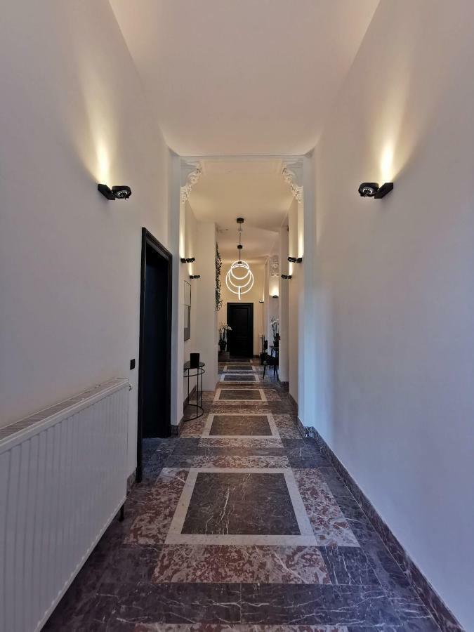 The Wise House Hotel Hastiere-par-dela Exterior photo